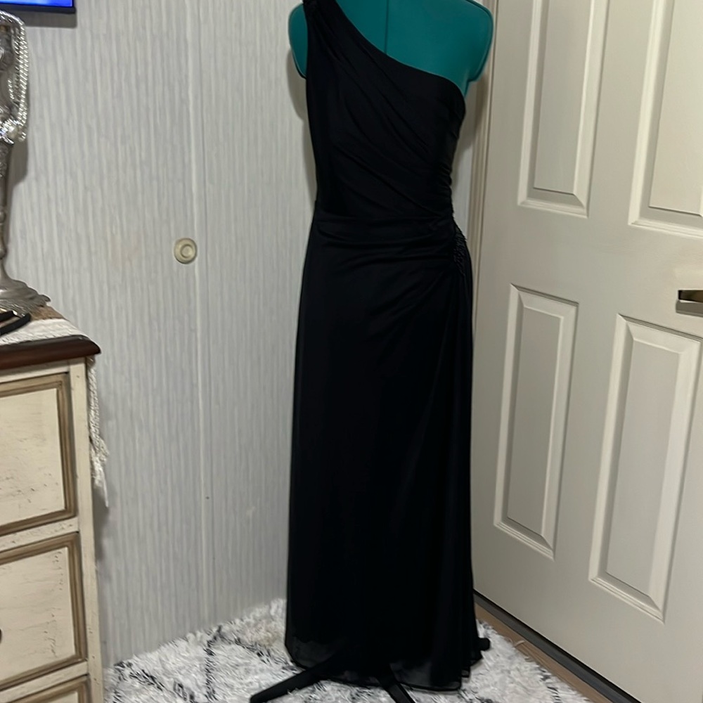 Elegant Black One-Shoulder Dress